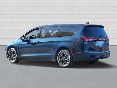 Used 2023 Chrysler Pacifica Hybrid Limited FWD, Minivan for sale #Q12304 - photo 2