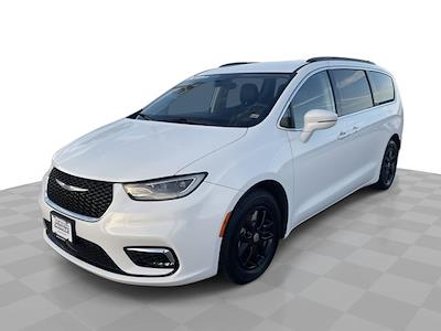 Used 2022 Chrysler Pacifica Touring L FWD, Minivan for sale #CT40889 - photo 1