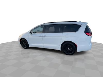 Used 2022 Chrysler Pacifica Touring L FWD, Minivan for sale #CT40889 - photo 2