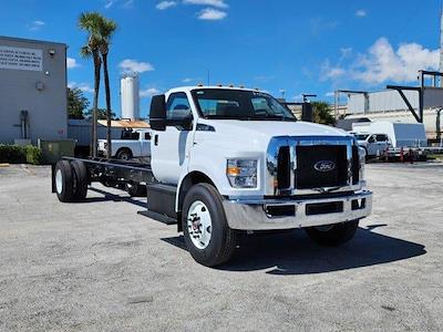 2025 Ford F-750 Regular Cab DRW 4x2, Cab Chassis for sale #1774649 - photo 1