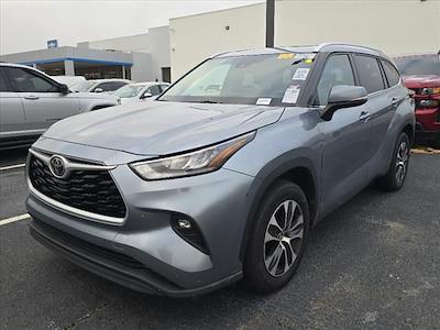 Used 2020 Toyota Highlander XLE 4x2, SUV for sale #2S2184 - photo 1