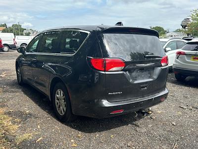 2017 Chrysler Pacifica FWD, Minivan for sale #28142 - photo 2