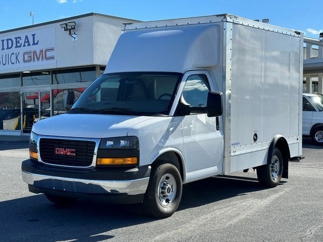 Gmc savana 3500 box truck deals for sale