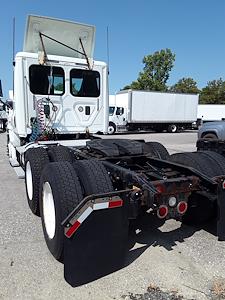 Used 2015 Freightliner Cascadia Day Cab 6x4, Semi Truck for sale #640270 - photo 2