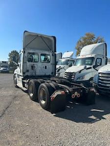 Used 2016 Freightliner Cascadia Day Cab 6x4, Semi Truck for sale #646831 - photo 2