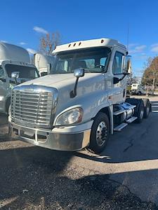 Used 2017 Freightliner Cascadia Day Cab 6x4, Semi Truck for sale #669015 - photo 1