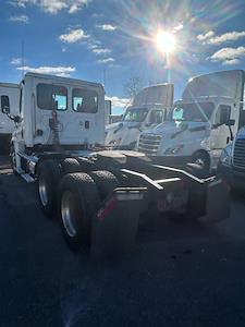 Used 2017 Freightliner Cascadia Day Cab 6x4, Semi Truck for sale #669015 - photo 2