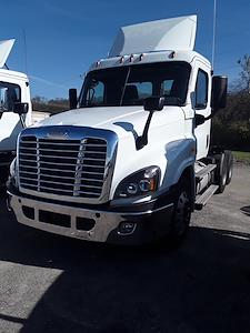 Used 2017 Freightliner Cascadia Day Cab 6x4, Semi Truck for sale #671378 - photo 1