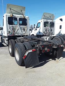 Used 2017 Freightliner Cascadia Day Cab 6x4, Semi Truck for sale #671378 - photo 2