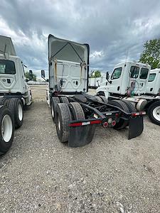 Used 2017 Freightliner Cascadia Day Cab 6x2, Semi Truck for sale #671478 - photo 2