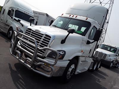 Used 2017 Freightliner Cascadia Day Cab 6x4, Semi Truck for sale #673990 - photo 1