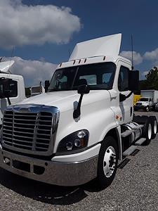 Used 2017 Freightliner Cascadia Day Cab 6x4, Semi Truck for sale #678796 - photo 1