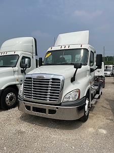 Used 2018 Freightliner Cascadia Day Cab 6x4, Semi Truck for sale #768129 - photo 1