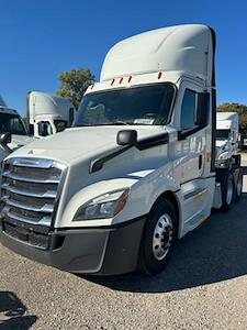 2019 Freightliner Cascadia Day Cab 6x4, Semi Truck for sale #870322 - photo 1