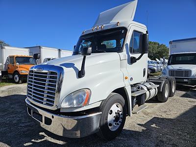 Used 2016 Freightliner Cascadia Day Cab 6x4, Semi Truck for sale #644084 - photo 1