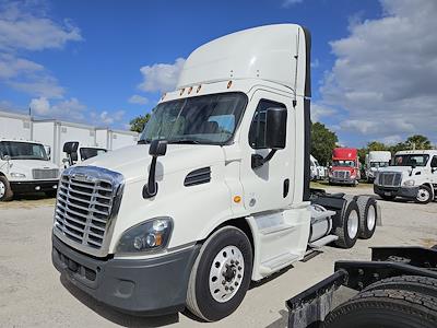Used 2017 Freightliner Cascadia Day Cab 6x4, Semi Truck for sale #664061 - photo 1