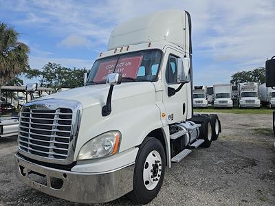 Used 2017 Freightliner Cascadia Day Cab 6x4, Semi Truck for sale #670280 - photo 1