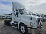 Used 2017 Freightliner Cascadia Day Cab 6x4, Semi Truck for sale #670280 - photo 4