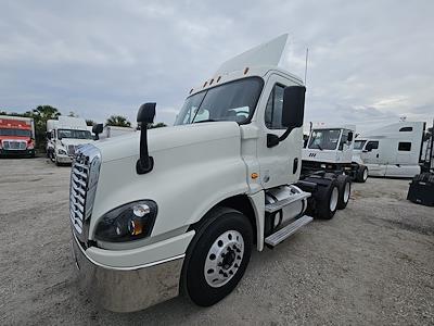 Used 2017 Freightliner Cascadia Day Cab 6x4, Semi Truck for sale #671887 - photo 1