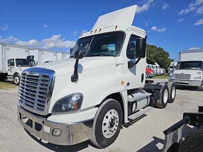 2017 Freightliner Cascadia Day Cab 6x4, Semi Truck for sale #671894 - photo 1