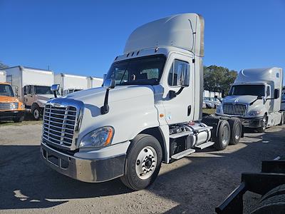 Used 2017 Freightliner Cascadia Day Cab 6x4, Semi Truck for sale #679203 - photo 1