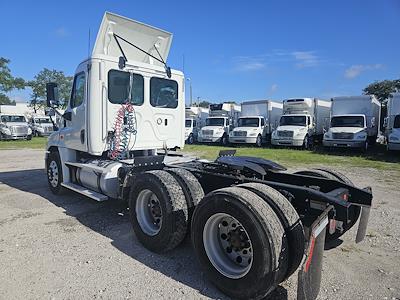 Used 2018 Freightliner Cascadia Day Cab 6x4, Semi Truck for sale #775234 - photo 2