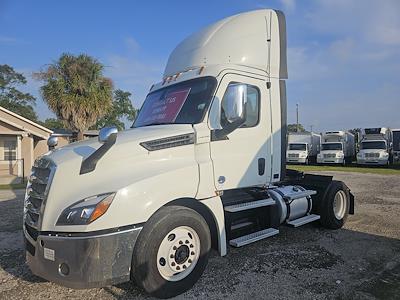 Used 2019 Freightliner Cascadia Day Cab 4x2, Semi Truck for sale #799816 - photo 1