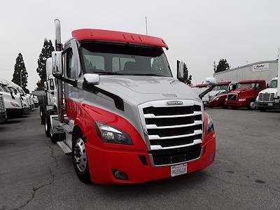 Used 2020 Freightliner Cascadia Day Cab 6x4, Semi Truck for sale #279815 - photo 1