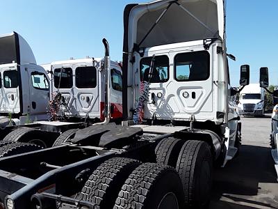 Used 2019 Freightliner Cascadia Day Cab 6x4, Semi Truck for sale #869627 - photo 2