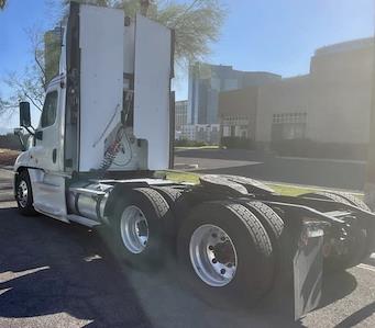 Used 2019 Freightliner Cascadia Day Cab 6x4, Semi Truck for sale #874340 - photo 2