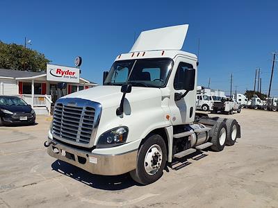 Used 2019 Freightliner Cascadia Day Cab 6x4, Semi Truck for sale #791201 - photo 1