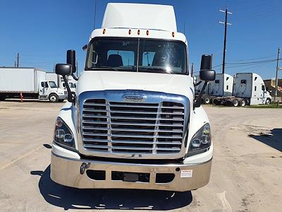 Used 2019 Freightliner Cascadia Day Cab 6x4, Semi Truck for sale #791201 - photo 2