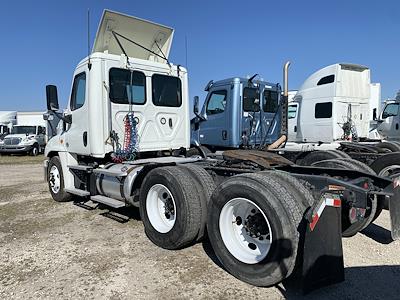 Used 2019 Freightliner Cascadia Day Cab 6x4, Semi Truck for sale #813292 - photo 2