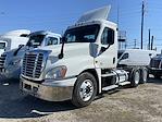 Used 2019 Freightliner Cascadia Day Cab 6x4, Semi Truck for sale #813292 - photo 1