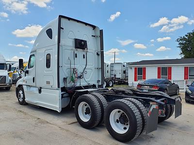 Used 2019 Freightliner Cascadia Sleeper Cab 6x4, Semi Truck for sale #869321 - photo 2