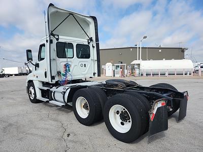 Used 2020 Freightliner Cascadia Day Cab 6x4, Semi Truck for sale #881258 - photo 2