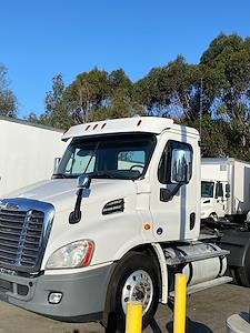 Used 2017 Freightliner Cascadia Day Cab 6x4, Semi Truck for sale #677995 - photo 1