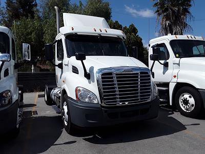 Used 2018 Freightliner Cascadia Day Cab 4x2, Semi Truck for sale #753540 - photo 1