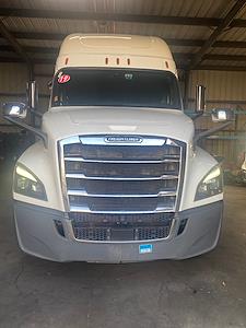 Used 2019 Freightliner Cascadia Sleeper Cab 6x4, Semi Truck for sale #863494 - photo 2