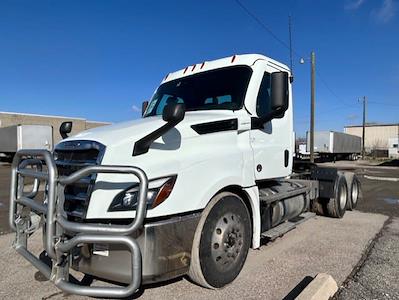 Used 2021 Freightliner Cascadia Day Cab 6x4, Semi Truck for sale #269433 - photo 1