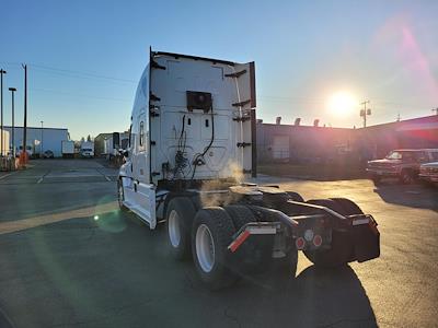 Used 2018 Freightliner Cascadia Sleeper Cab 6x4, Semi Truck for sale #684628 - photo 2