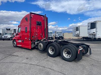 Used 2019 Freightliner Cascadia Sleeper Cab 8x4, Semi Truck for sale #809603 - photo 2