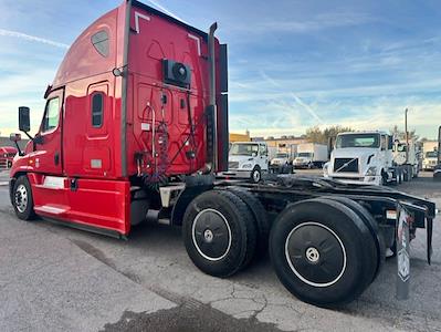 Used 2019 Freightliner Cascadia Sleeper Cab 6x4, Semi Truck for sale #809649 - photo 2