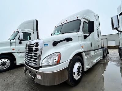 Used 2019 Freightliner Cascadia Sleeper Cab 6x4, Semi Truck for sale #813252 - photo 1