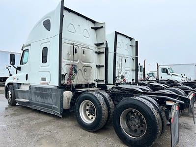 Used 2019 Freightliner Cascadia Sleeper Cab 6x4, Semi Truck for sale #876905 - photo 2