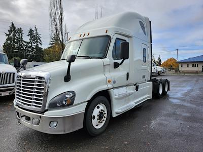 Used 2018 Freightliner Cascadia Sleeper Cab 6x4, Semi Truck for sale #749596 - photo 1