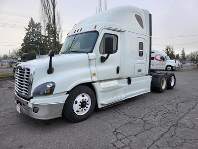 Used 2018 Freightliner Cascadia Sleeper Cab 6x4, Semi Truck for sale #749599 - photo 1