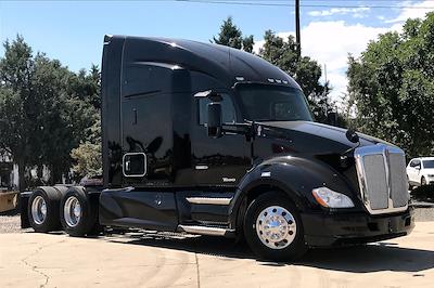 Used 2018 Kenworth T680 6x4, Semi Truck for sale #489660 - photo 1