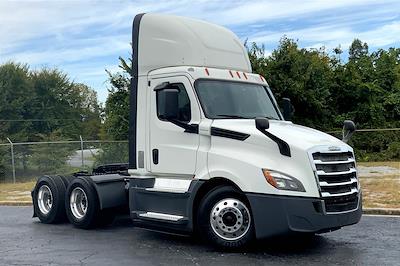 Used 2020 Freightliner Cascadia Day Cab 6x4, Semi Truck for sale #499475 - photo 1