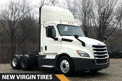 Used 2019 Freightliner Cascadia Day Cab 6x4, Semi Truck for sale #497212 - photo 1